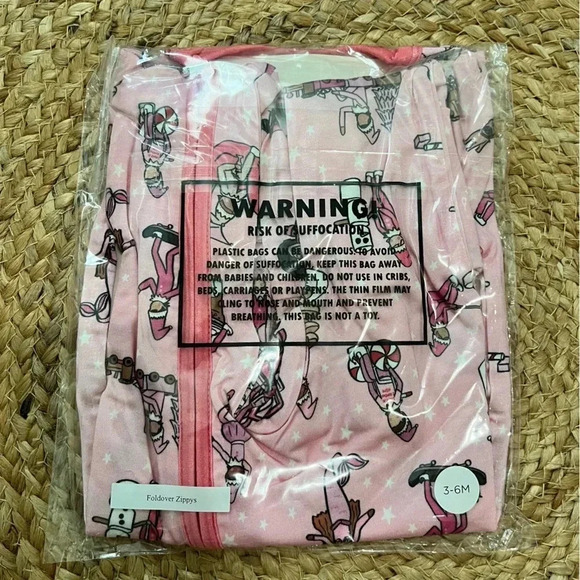 Sweet P Baby Co. 3-6month Bamboo Foldover Zippy Christmas Pattern NWT - Picture 2 of 3